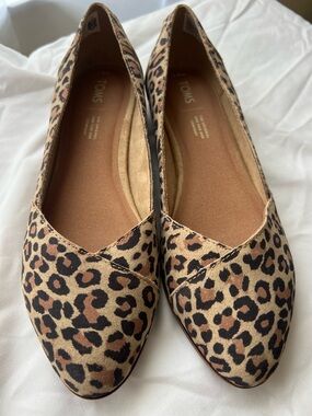 TOMS Leopard Print Slip-On Flats in Brown and Black
